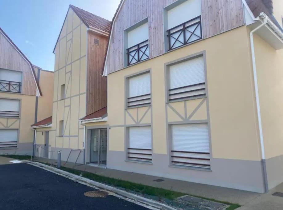 Le Saint Val 004, Appart. Neuf, Jardin, Parking Exterior photo